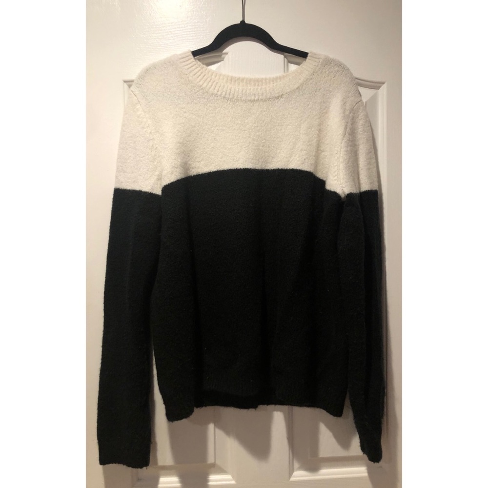 ☯️ Trendy forever21 black & white sweater 3X